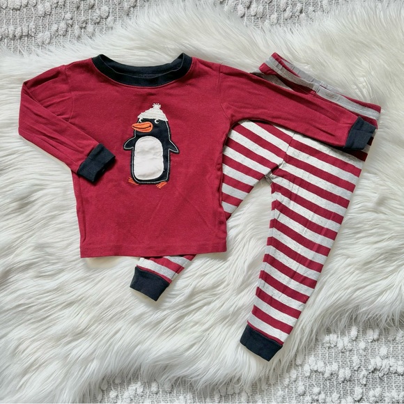 (💚4/$20) Penguin pj set - Picture 1 of 1